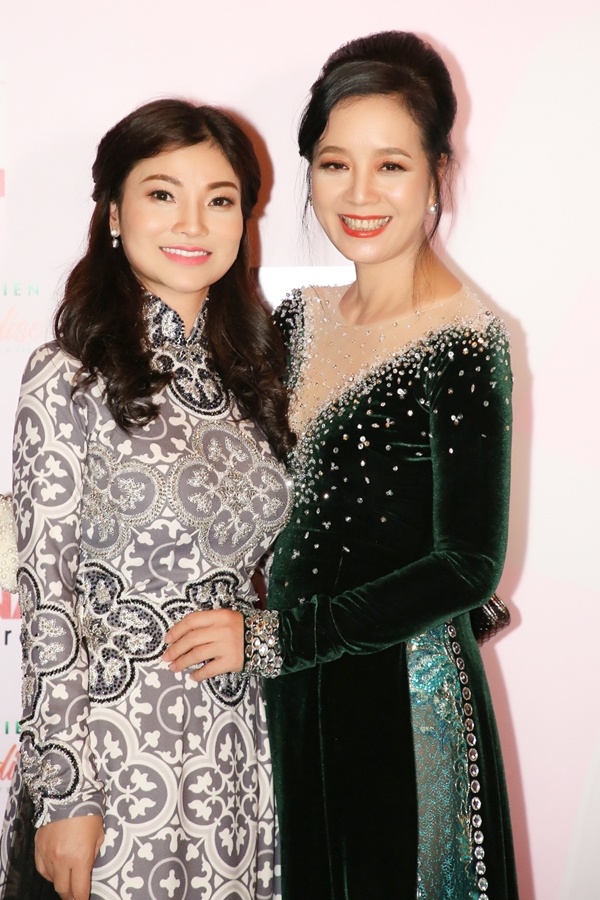 Ngọc Trinh và dàn sao chưng diện dự thảm đỏ ở Singapore