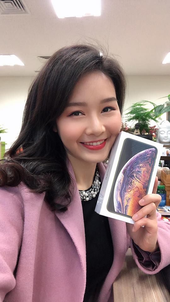 Phát ghen với dàn chị em VTV được tặng quà khủng nhân 8/3: Mỗi người 1 chiếc điện thoại gần 30 triệu