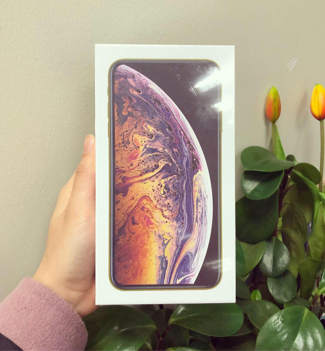 Phát ghen với dàn chị em VTV được tặng quà khủng nhân 8/3: Mỗi người 1 chiếc điện thoại gần 30 triệu