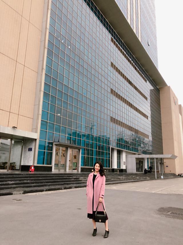 Phát ghen với dàn chị em VTV được tặng quà khủng nhân 8/3: Mỗi người 1 chiếc điện thoại gần 30 triệu