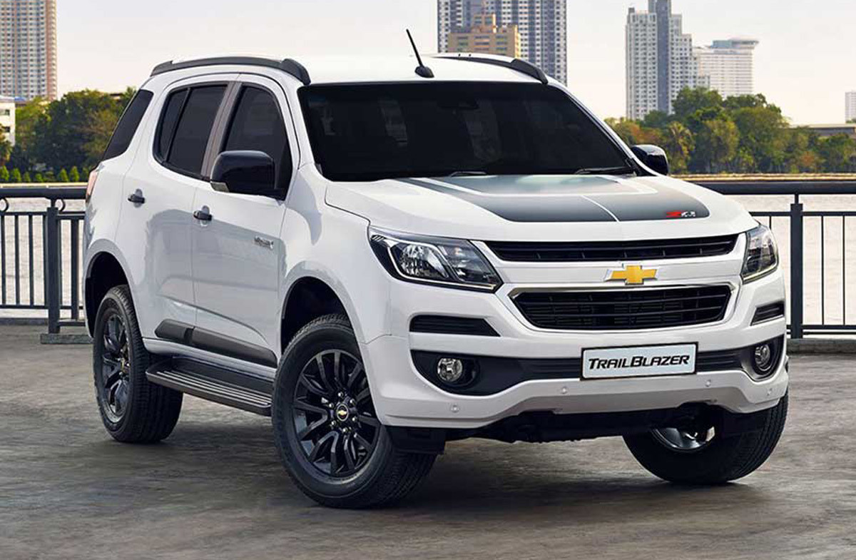 Ế không thể đỡ, ô tô đua nhau giảm giá mạnh