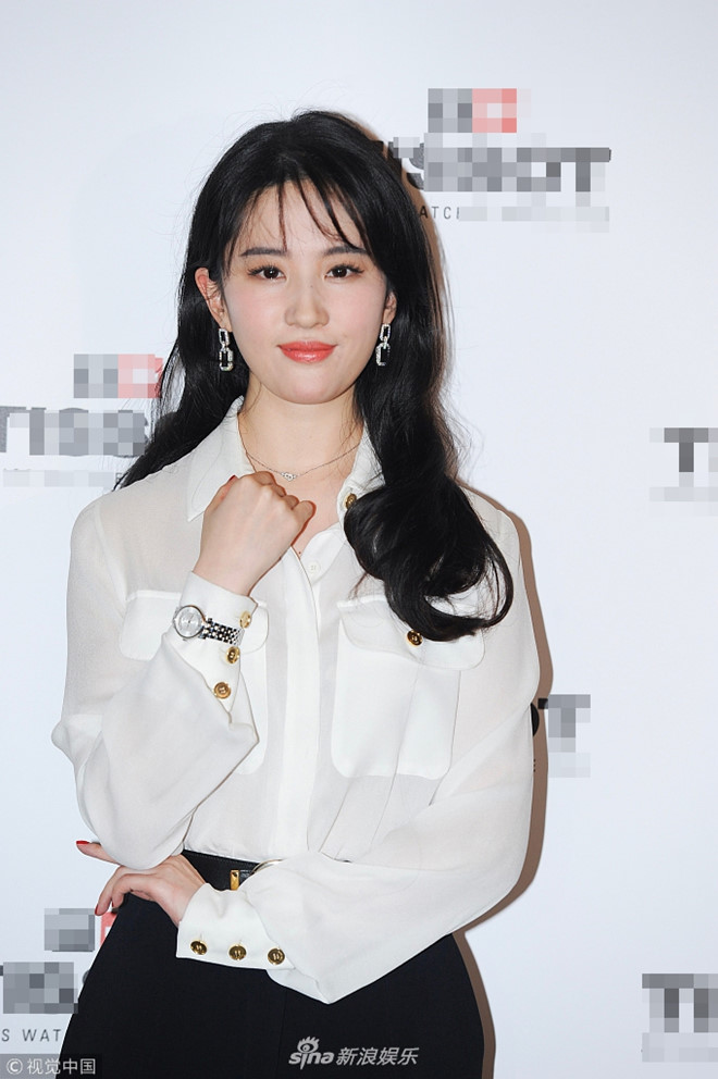 Lưu Diệc Phi gây sốt mạng khi xuất hiện trẻ như 20 tuổi dù đã 32