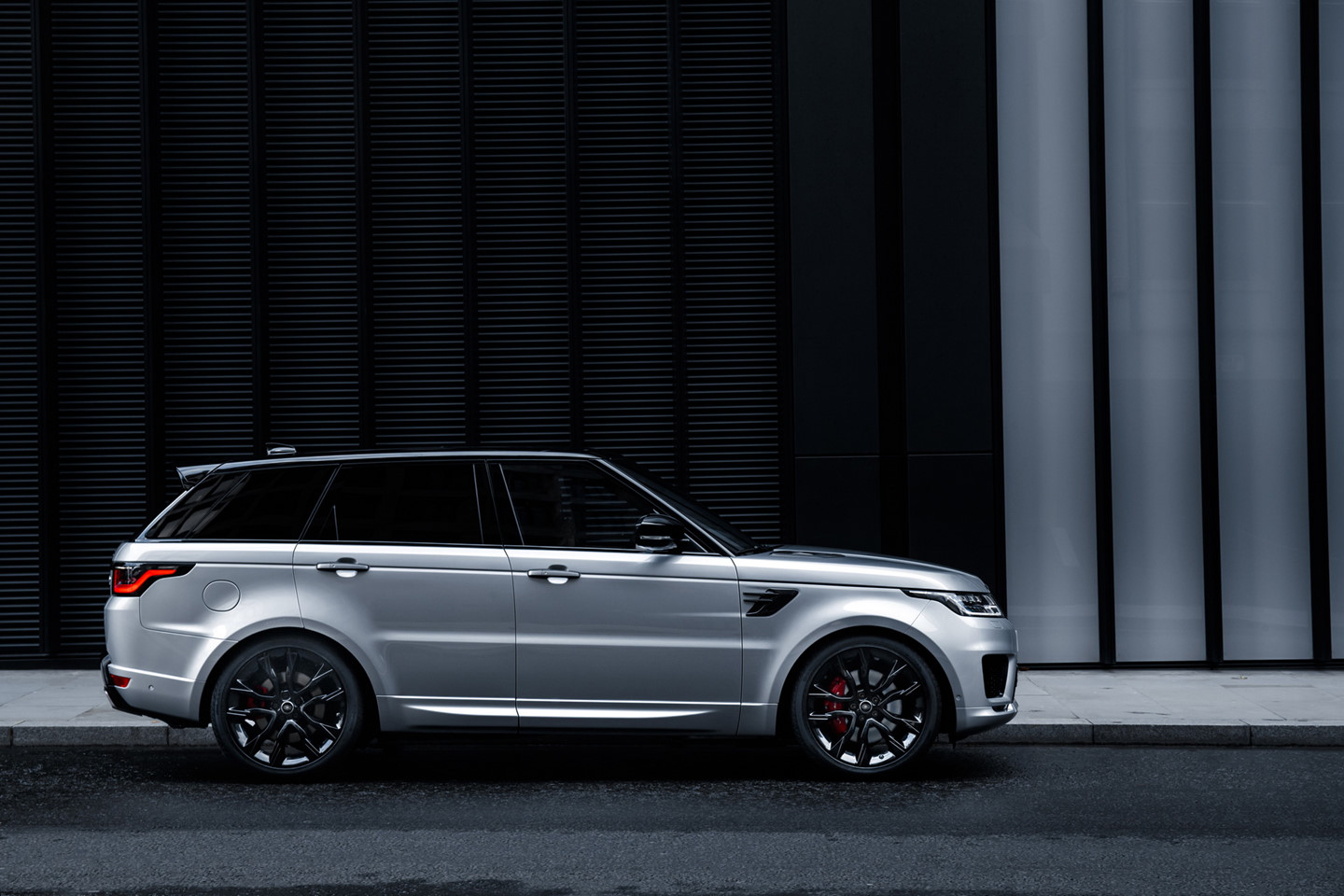 Range Rover Sport 2019 ra mắt, giá gần 70.000 USD Range Rover Sport 2019 ra mắt, giá gần 70.000 USD