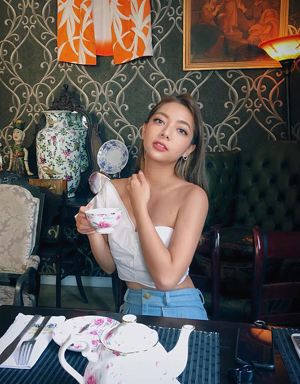 Con gái chưởng môn phái Vịnh Xuân chuộng diện đồ sexy