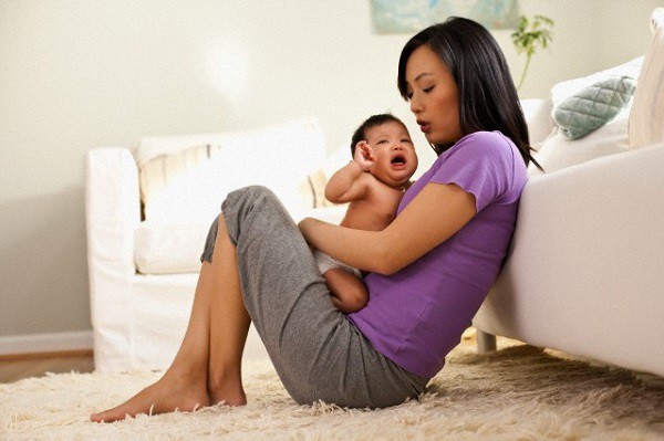 Vì cọng hành trên bát ăn mà chồng tôi hung hãn đập cả mâm cơm của vợ con