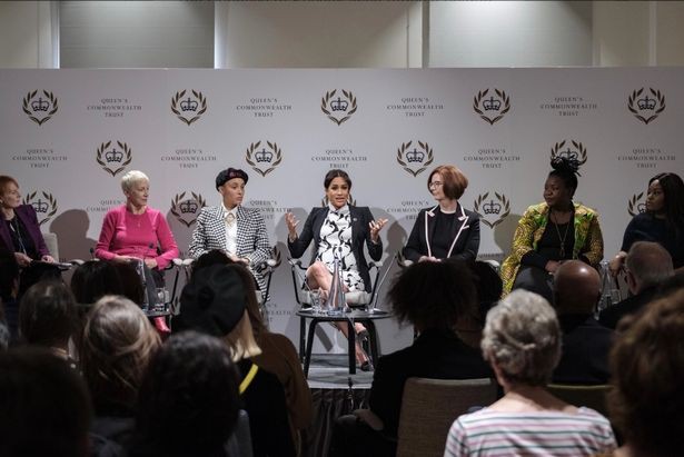 Meghan bị chỉ trích vì mặc bộ váy phản cảm trong sự kiện chào mừng Ngày quốc tế phụ nữ