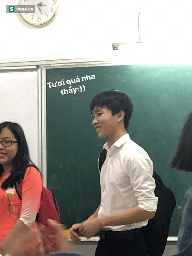 Thầy giáo bị nam sinh chụp lén: Đi dạy thêm về, bỗng nhiên thấy bạn bè tag tên liên tục