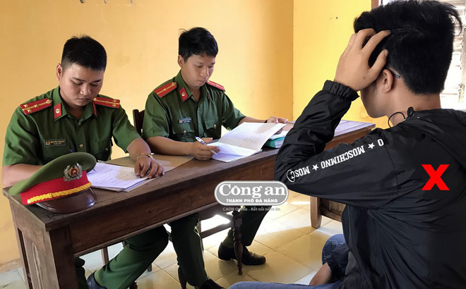 Dùng kỷ vật tống tiền tình cũ