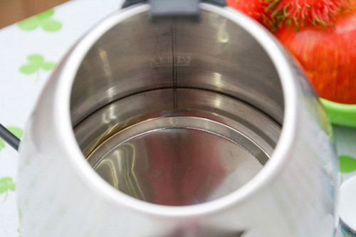 5 sai lầm tai hại CHẾT NGƯỜI khi dùng ấm siêu tốc vừa khiến tiền điện tăng vọt vừa nguy hiểm tính mạng