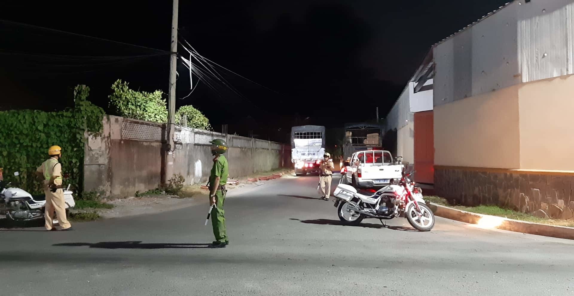 Biển lửa bao trùm bãi xe ở Sài Gòn