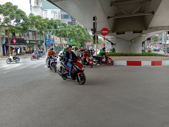 Nhóm dàn cảnh va chạm giao thông rồi trộm tài sản rút dao bầu chống trả quyết liệt khi bị bao vây