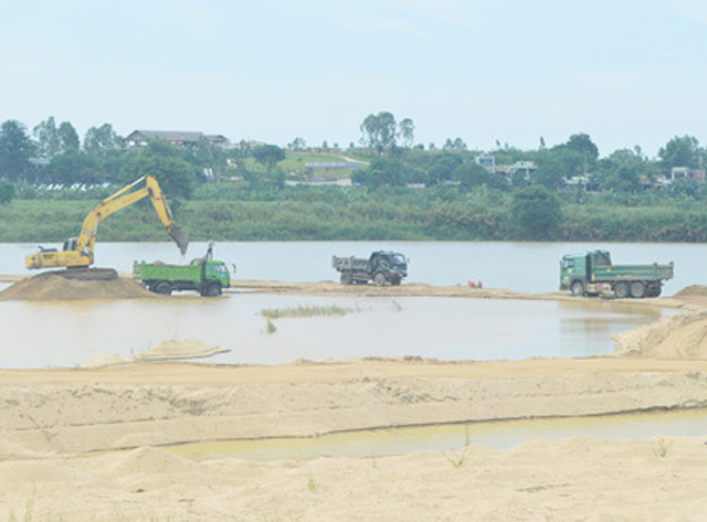 Quảng Ngãi: Cách kiếm tiền béo bở trong đấu giá cát trên sông Trà Khúc