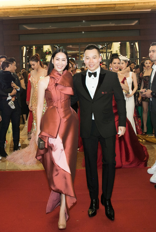 Dàn sao lộng lẫy trên thảm đỏ Đêm hội chân dài 12