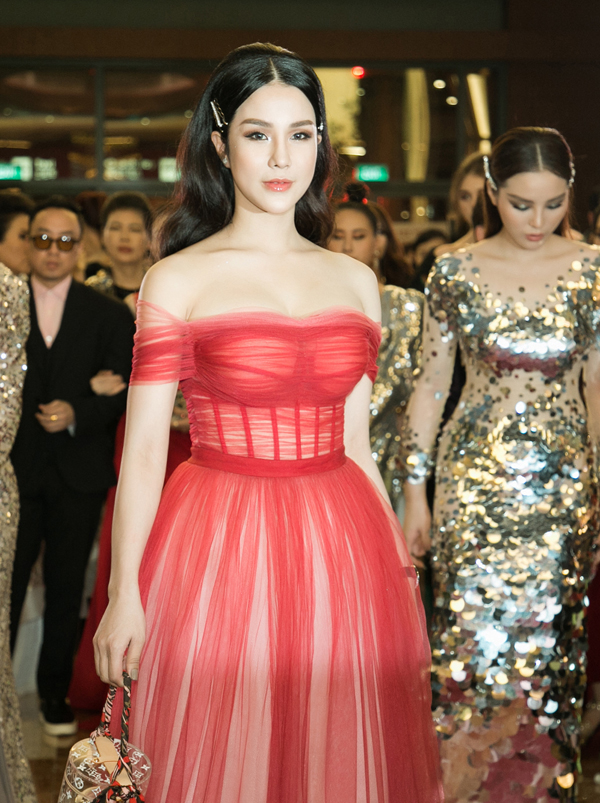 Dàn sao lộng lẫy trên thảm đỏ Đêm hội chân dài 12