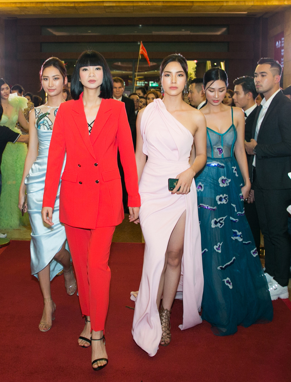 Dàn sao lộng lẫy trên thảm đỏ Đêm hội chân dài 12