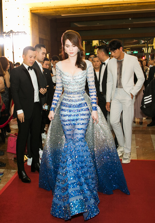 Dàn sao lộng lẫy trên thảm đỏ Đêm hội chân dài 12