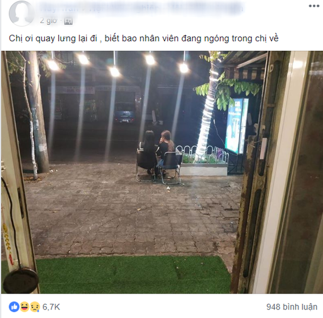 MXH tranh cãi chuyện hai chị gái mải tâm sự, ngồi như mọc rễ ở quán cafe bị nhân viên chụp ảnh rồi khẩu nghiệp