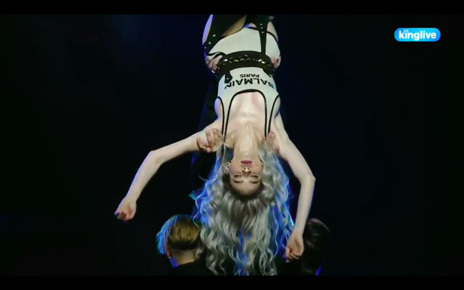 Nhảy bốc lửa, Hồ Ngọc Hà gặp sự cố trên sân khấu Đêm hội chân dài cuối cùng