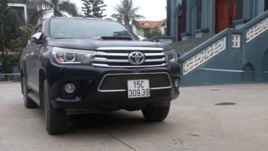 Nữ tài xế lùi xe bán tải bất cẩn, cán chết bé trai 22 tháng tuổi