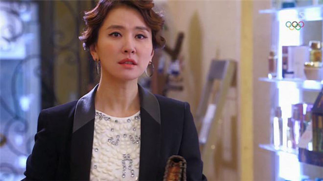 Đi đánh ghen hộ con dâu, mẹ chồng vừa nhìn thấy tình nhân của con trai đã vội vã bỏ về vì chính mình từng tạo nghiệp