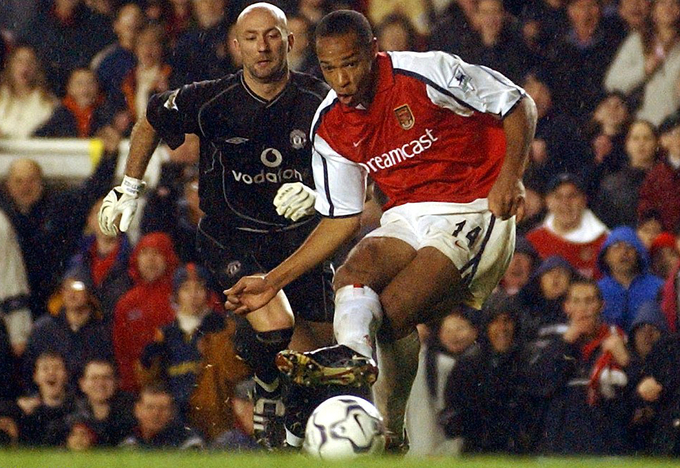 Arsenal – Man Utd và những màn đối đầu kinh điển trong quá khứ