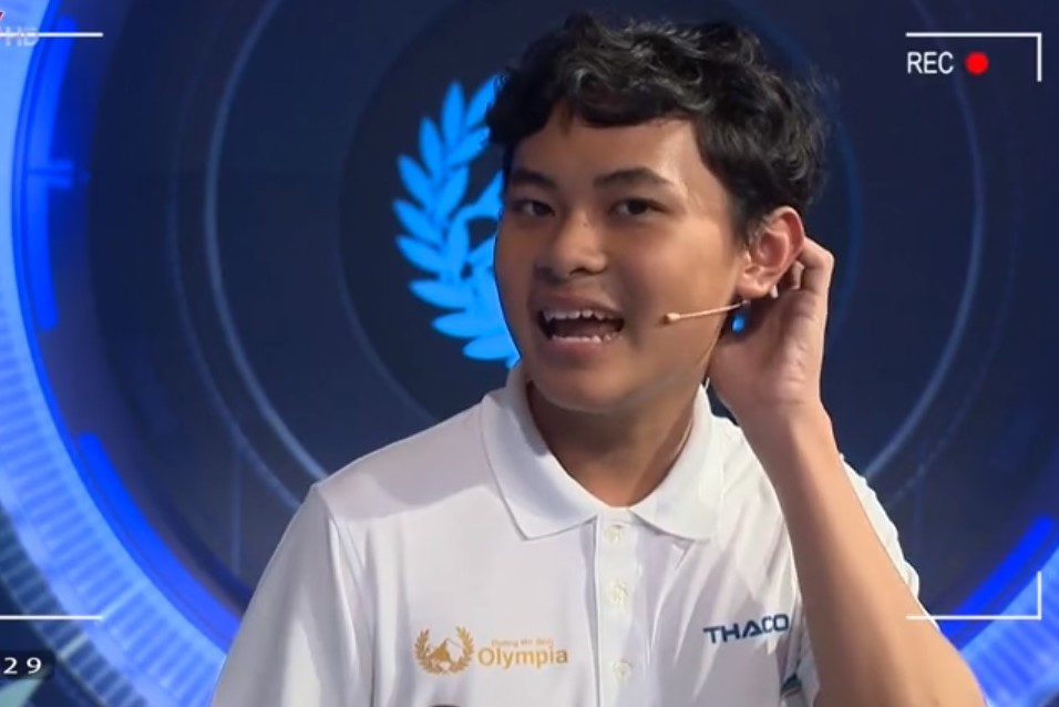 Ghi điểm nghẹt thở phút 89, nam sinh giành vé chung kết Olympia 2019