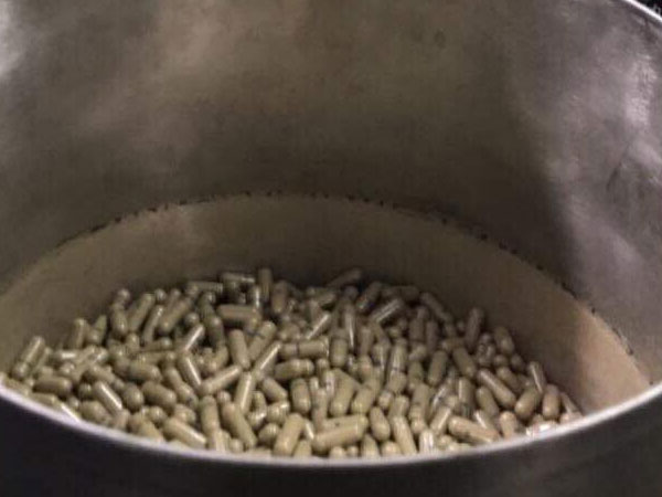 Phát hiện, thu giữ kho hàng thực phẩm chức năng, son môi, không rõ nguồn gốc