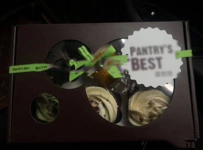 Phùng Thiệu Phong lần đầu xuất hiện tại bệnh viện, mang theo nôi chuẩn bị đón Triệu Lệ Dĩnh và quý tử về nhà