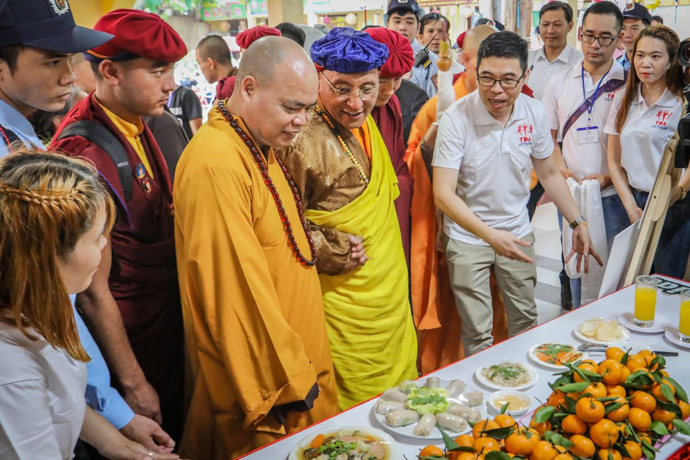 Đức Gyalwang Drukpa nói chuyện với hơn 300 bạn trẻ về bảo vệ môi trường