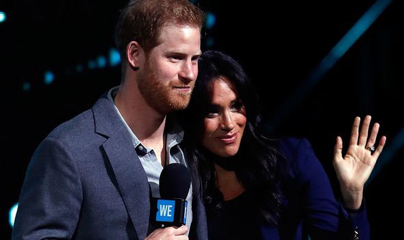 Bạn thân của Meghan tiết lộ gây sốc về cuộc sống vợ chồng của nàng dâu hoàng gia trong cung điện, không như những gì mọi người tưởng tượng