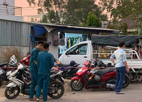 Nam thanh niên truy sát gia đình ở ven Sài Gòn, 2 người chết