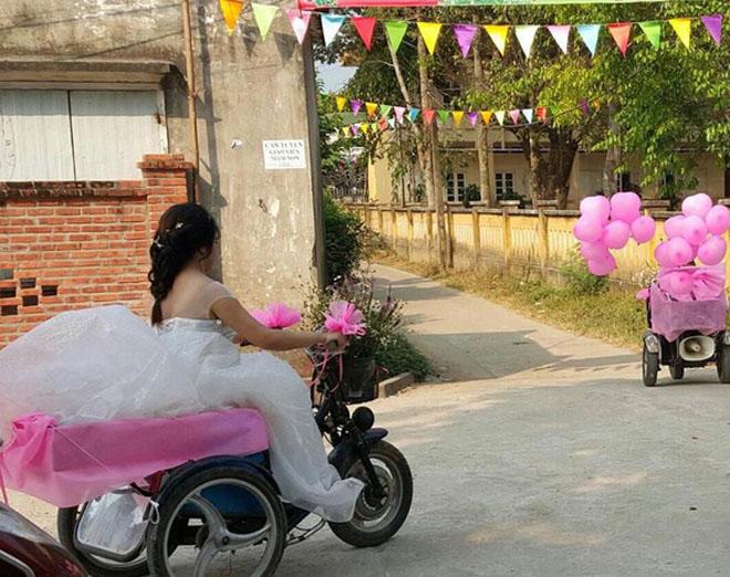 Đám cưới xôn xao MXH: Cặp đôi cùng xe đón dâu đặc biệt gây xúc động
