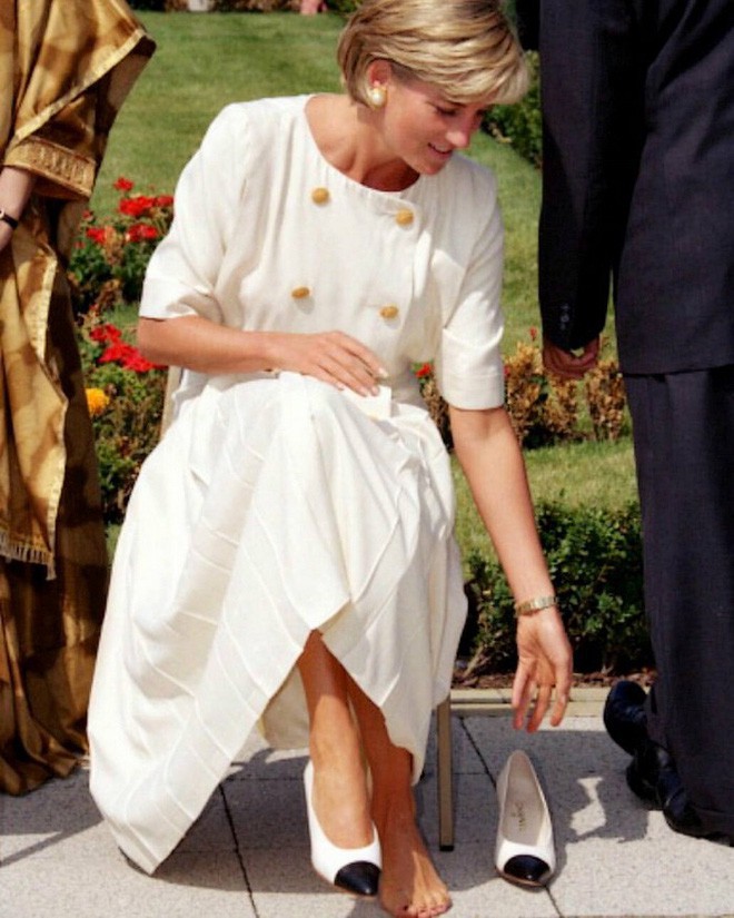 Nữ công tước Camilla: Người phụ nữ giản dị nhất Hoàng gia Anh hay tình địch thế kỷ chẳng ngại thách thức dư luận qua thời trang?