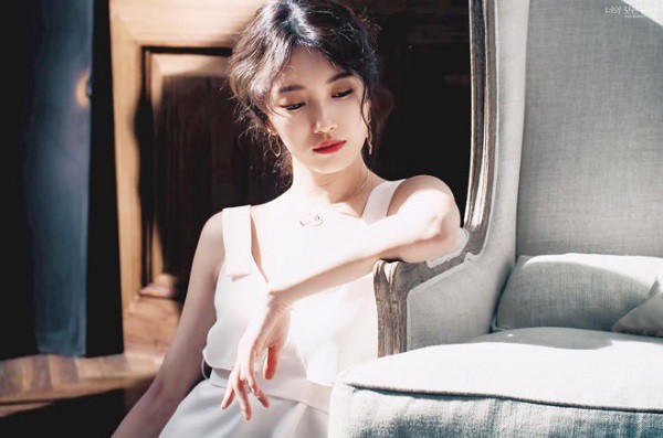 Vợ kì công để bắt quả tang chồng ngoại tình, nhưng chẳng thèm đánh ghen mà làm một màn bung lụa khiến anh ả hóa đá