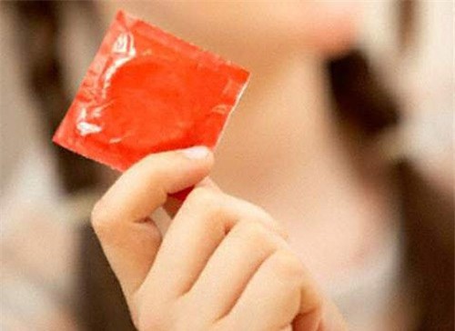 Vật thể lạ trong vali của chồng sắp cưới khiến cô gái muốn hủy hôn ngay lập tức