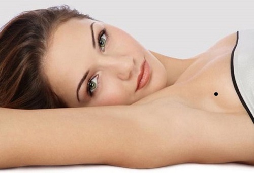 Phụ nữ tuyệt đối không được tẩy xóa 7 nốt ruồi phú quý này kẻo tiền tài tan nát, tình duyên đứt đoạn