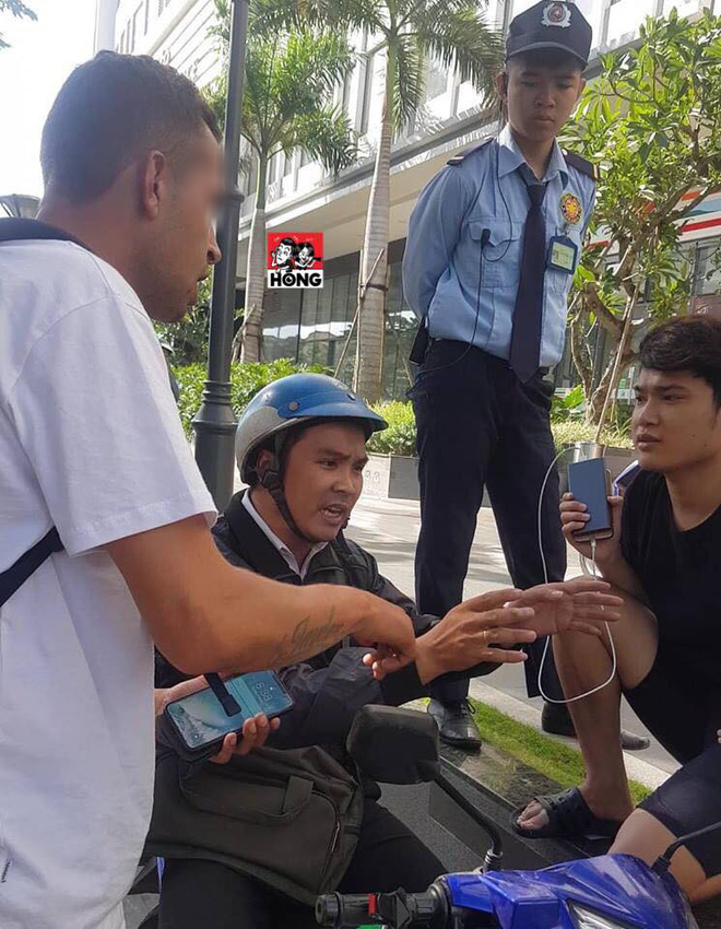 Xôn xao chuyện tài xế taxi chủ động tìm khách Tây để trả lại iPhone Xs bỏ quên rồi suýt ăn đòn vì bị nghi ăn trộm