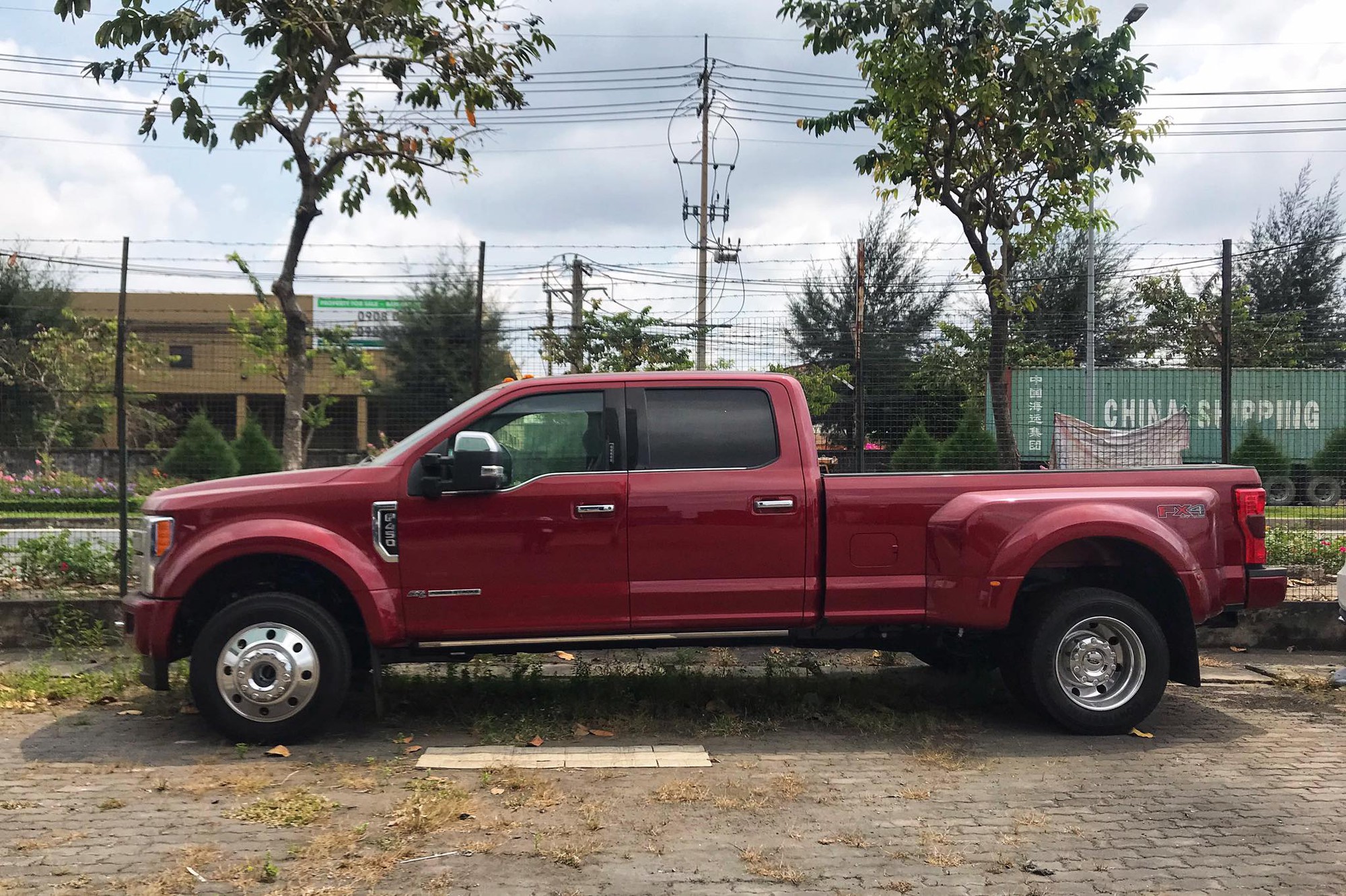 Siêu tải Ford F-450 Super Duty về Việt Nam - khủng long hạng sang bạc tỷ kén người chơi