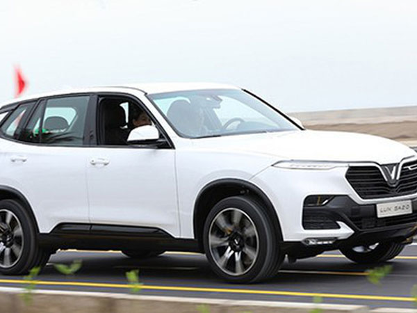 Tiết lộ bất ngờ về số tiền thực mà đại gia startup phải trả để mua 36 chiếc xe VinFast