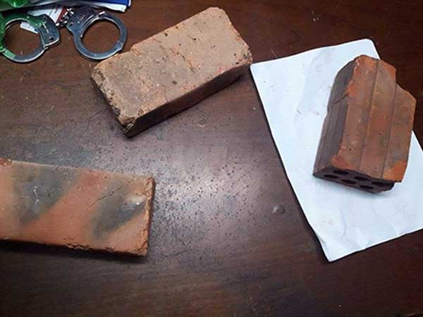 Hai thanh niên cầm gạch tấn công cảnh sát 911 Đà Nẵng