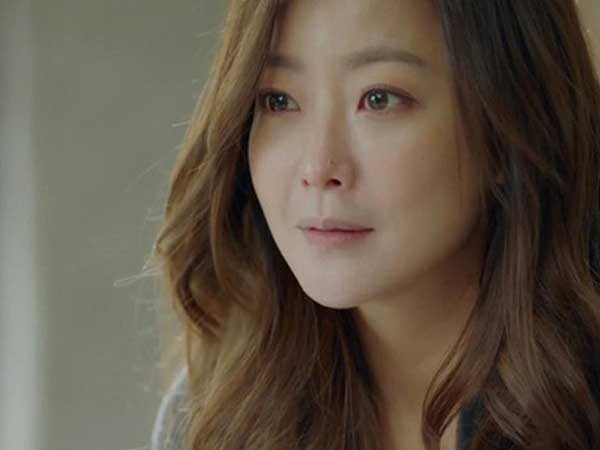 Mẹ chồng tôi khóc nức nở vì thương con gái đau đẻ, đến lượt con dâu thì bà lại nói mỗi một câu thế này