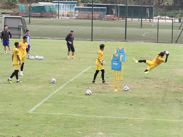 U23 Việt Nam cười ngất trên sân với những bài tập như chơi của thầy Park và đội ngũ trợ lý