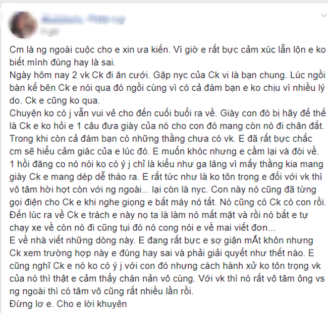 Dẫn vợ đi ăn cưới gặp người yêu cũ gãy gót giày, chồng galant tháo ngay dép cho mượn, cô vợ tức hơn vì câu nói này