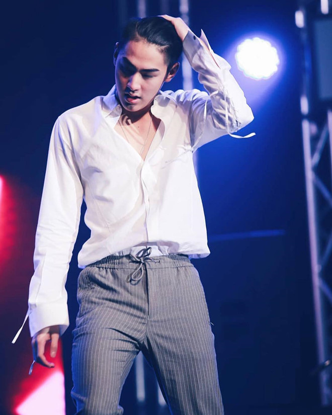 10X Thái Lan có triệu fan trên mạng, cha mẹ đều là nghệ sĩ nổi tiếng