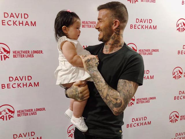 Cô bé đáng yêu khiến David Beckham mê mẩn khi tới Việt Nam là ai?