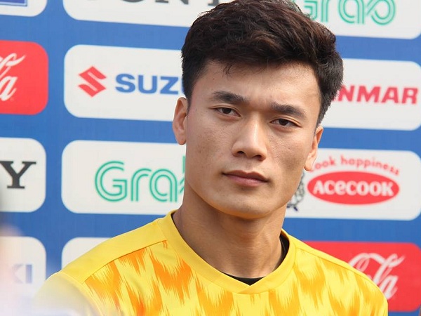 Thủ môn Bùi Tiến Dũng sốt ruột vì đã lâu không được bắt chính