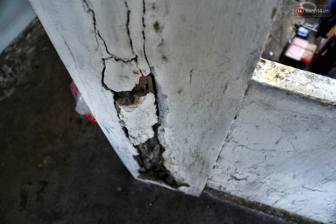 Bên trong chung cư ở Sài Gòn như răng rụng khiến người dân lo lắng vì nguy cơ đổ sập