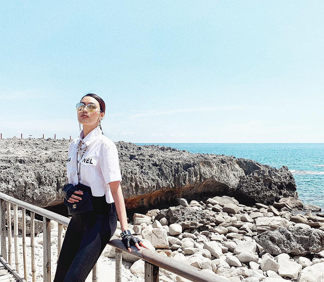 Diện nguyên set Chanel đắt đỏ, Lan Khuê còn biết phá cách bởi một chi tiết khá hay ho