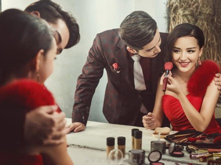 Bí mật đằng sau những chiếc mặt nạ đàn ông phong độ, mạnh mẽ