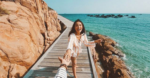 Rãnh bụng số 11 hiếm có, sexy mê hồn của em sinh đôi Hà Tăng